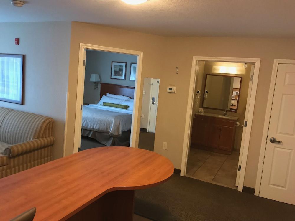 Candlewood Suites Kansas City Airport Eksteriør bilde